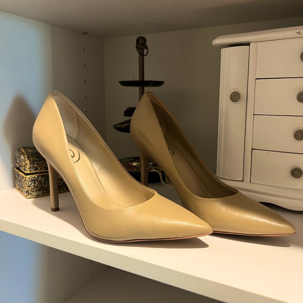 Sam Edleman Hazel Leather Pumps Soft Beige